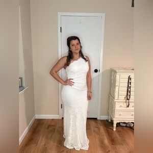 Ivory Lace One-Shoulder Lace bridal dress